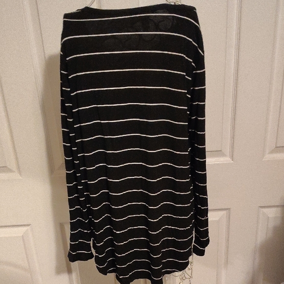 Black and White Striped Long Sleeve Top - Picture 5 of 5